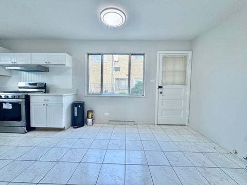 Tiny photo for 2540 W Jerome Street #D, Chicago, IL 60645 (MLS # 12679982)