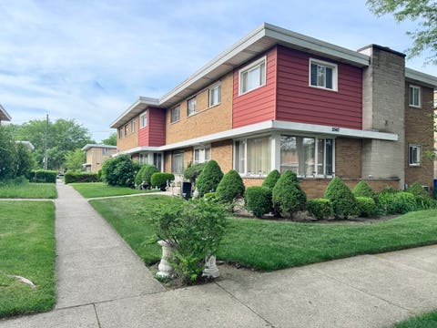 Tiny photo for 2540 W Jerome Street #D, Chicago, IL 60645 (MLS # 12679982)
