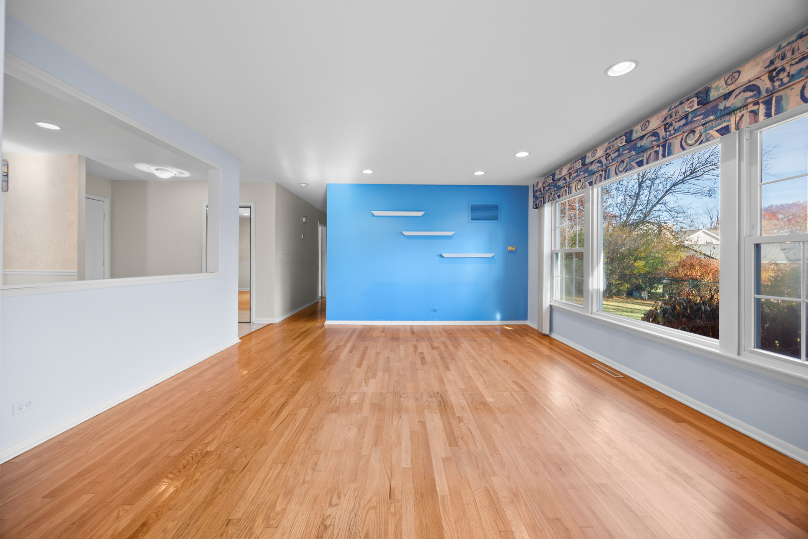 Arlington Heights, Illinois 60004, United States, 3 Bedrooms Bedrooms, ,2 BathroomsBathrooms,Residential,Active,244504