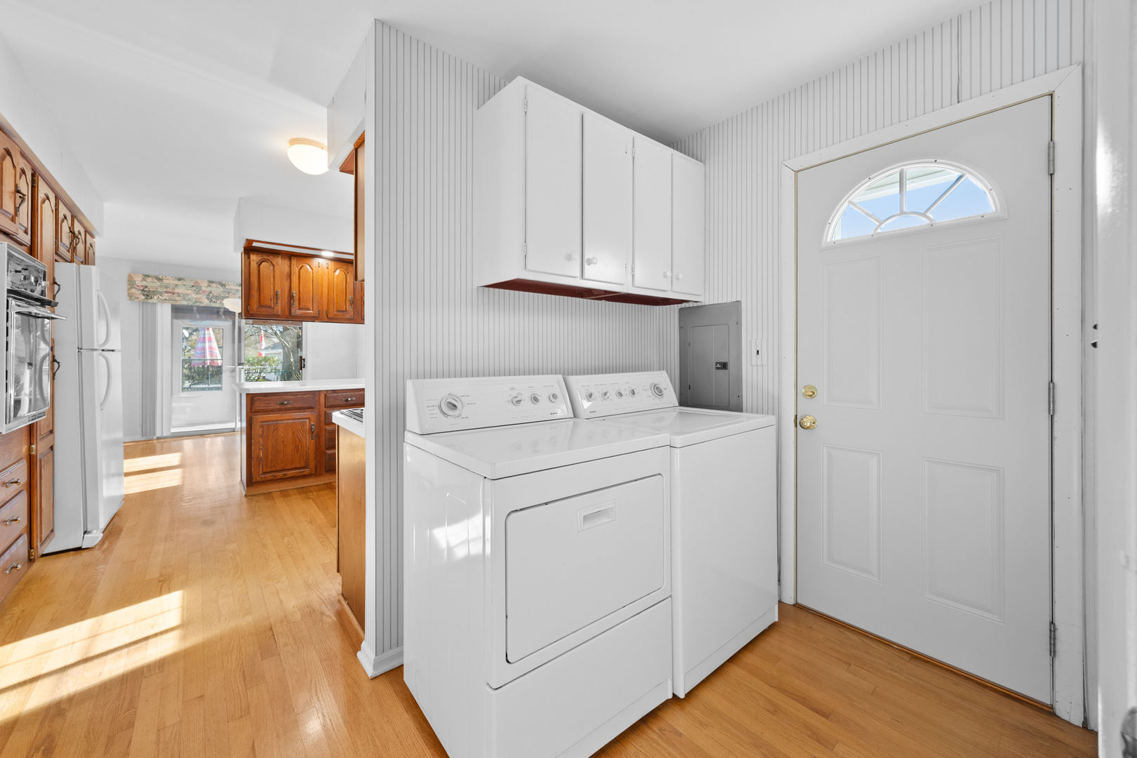 Arlington Heights, Illinois 60004, United States, 3 Bedrooms Bedrooms, ,2 BathroomsBathrooms,Residential,Active,244504