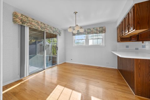 Tiny photo for Arlington Heights, IL 60004 (MLS # 12509941)