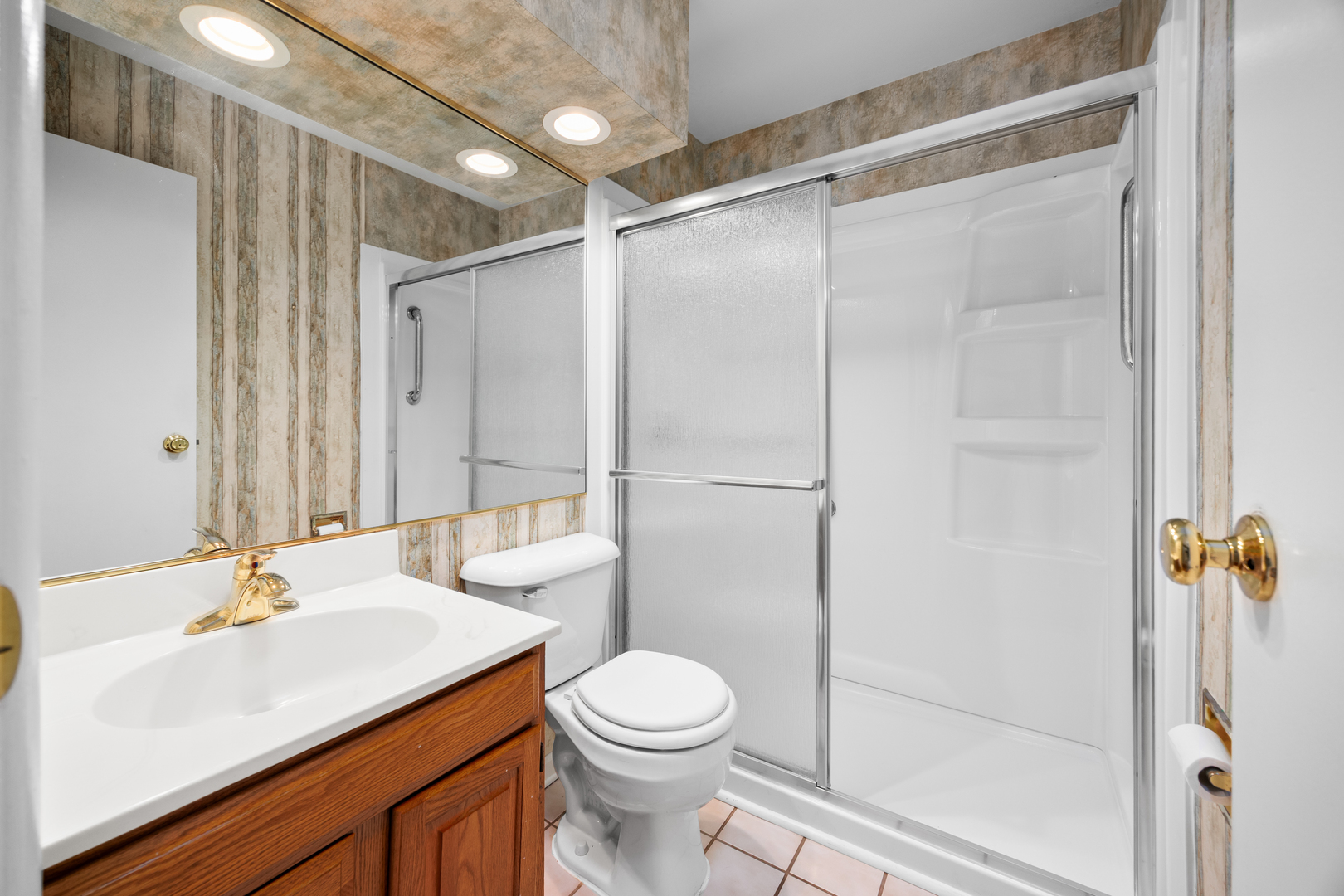 Arlington Heights, Illinois 60004, United States, 3 Bedrooms Bedrooms, ,2 BathroomsBathrooms,Residential,Active,244504