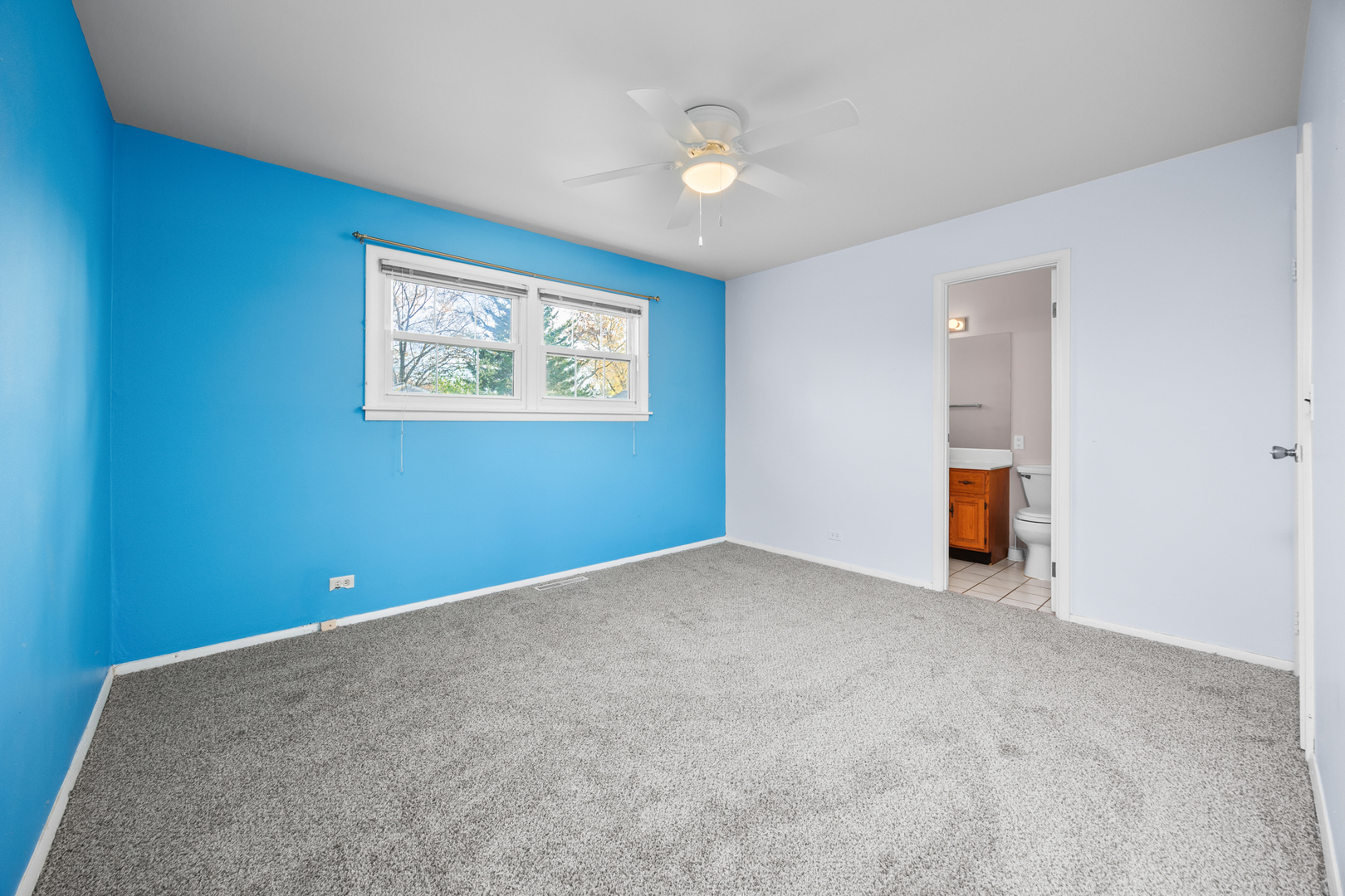 Arlington Heights, Illinois 60004, United States, 3 Bedrooms Bedrooms, ,2 BathroomsBathrooms,Residential,Active,244504