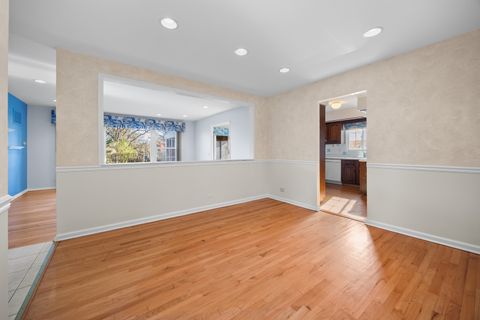 Tiny photo for Arlington Heights, IL 60004 (MLS # 12509941)