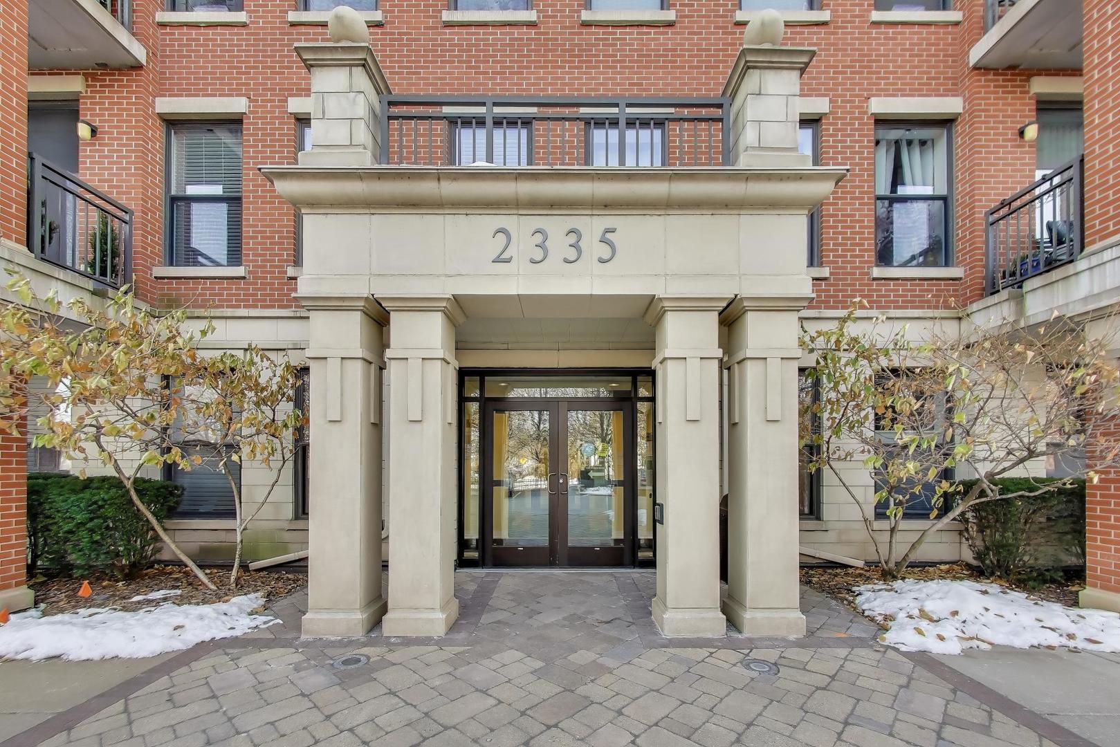 2335 W Belle Plaine Avenue 306