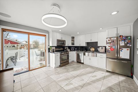 Tiny photo for 9016 S 48th Court, Oak Lawn, IL 60453 (MLS # 12553323)