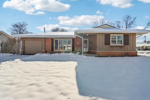 Photo of 231 TOWER Lane, Elk Grove Village, IL 60007 (MLS # 12528835)