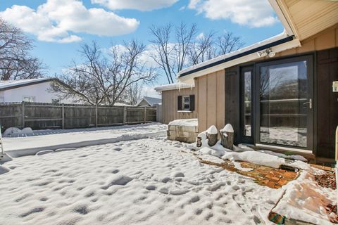 Tiny photo for 231 TOWER Lane, Elk Grove Village, IL 60007 (MLS # 12528835)