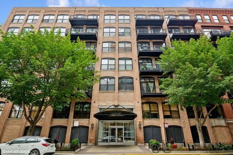 Photo of 520 W Huron Street #109, Chicago, IL 60654 (MLS # 12428486)