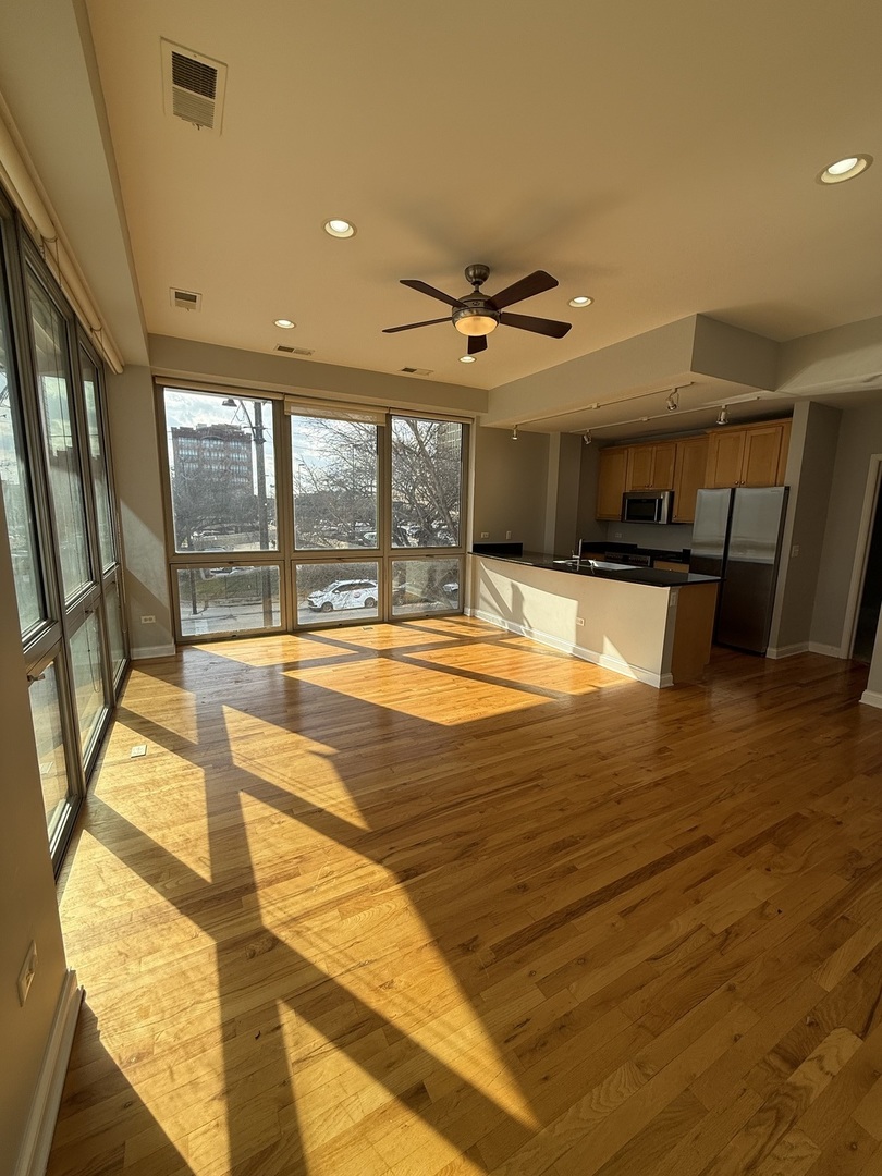 2035 S INDIANA Avenue 201