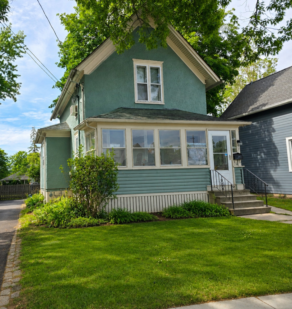 Photo 1 of 1 — 571 Walnut Avenue, Elgin, IL 60123