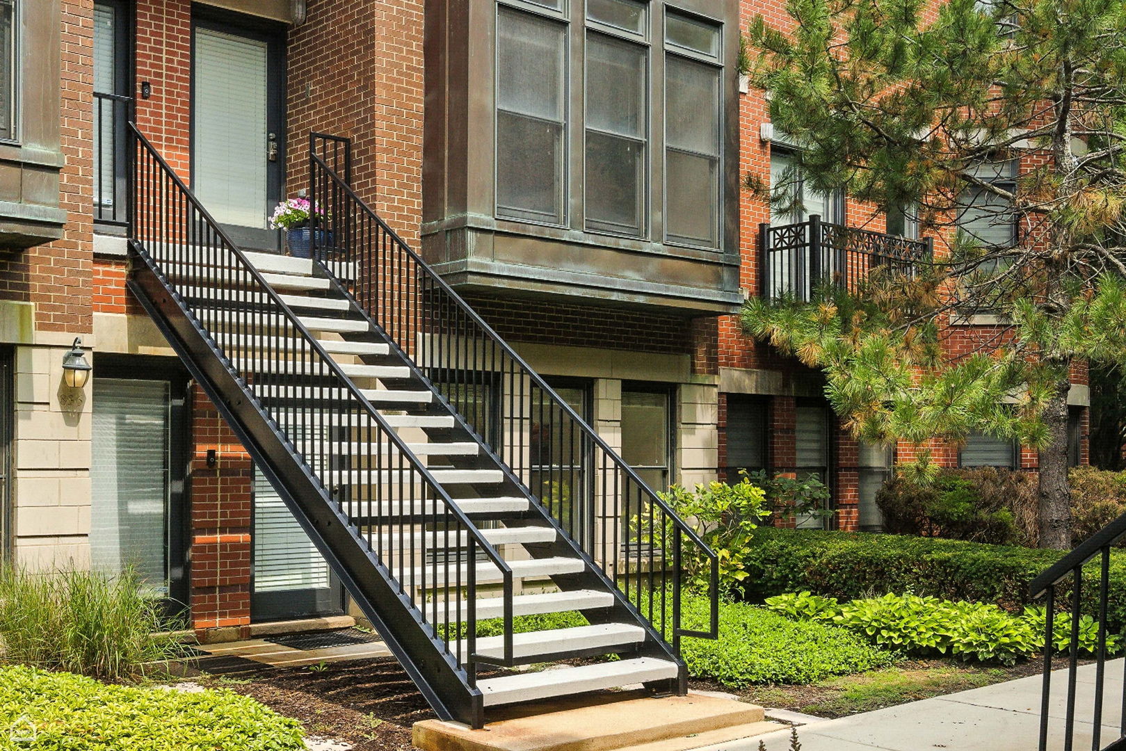 834 W Village Court