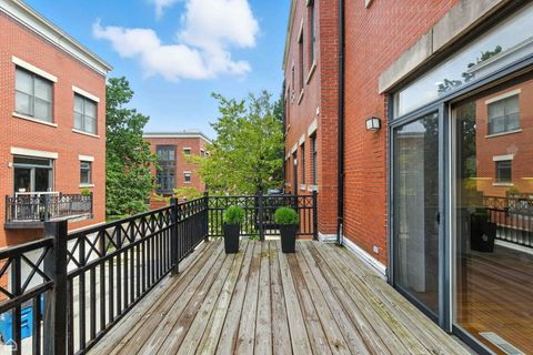 Tiny photo for 834 W Village Court, Chicago, IL 60608 (MLS # 12486015)