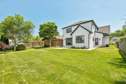 Tiny photo for 1404 S Ashland Avenue, Park Ridge, IL 60068 (MLS # 12660940)