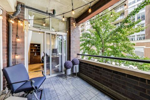 Tiny photo for 1000 W Adams Street #203, Chicago, IL 60607 (MLS # 12495116)