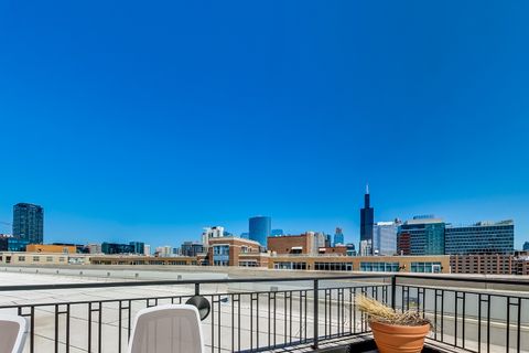 Tiny photo for 1000 W Adams Street #203, Chicago, IL 60607 (MLS # 12495116)