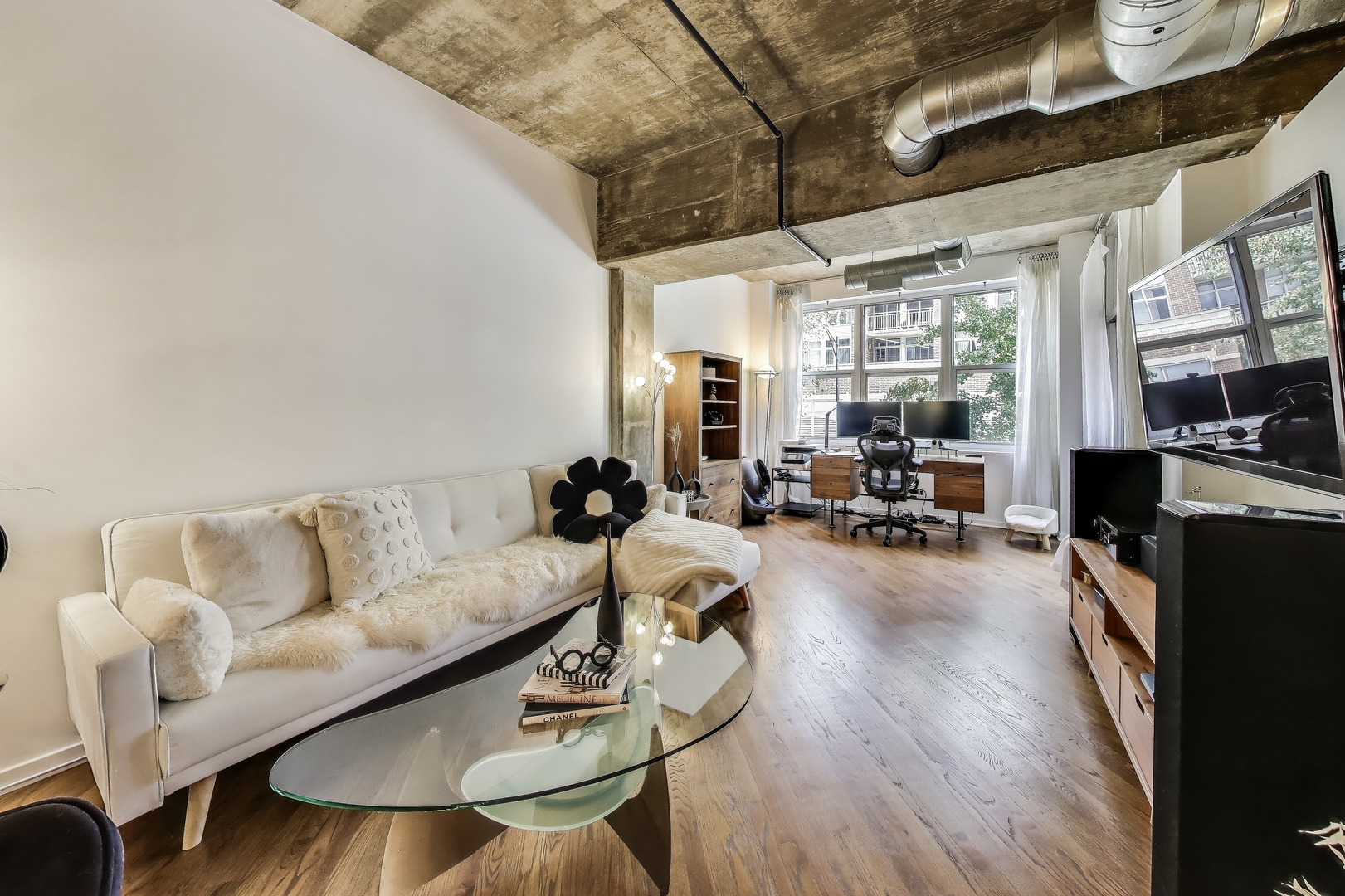 1000 W Adams Street 203