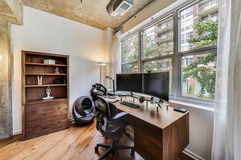 Tiny photo for 1000 W Adams Street #203, Chicago, IL 60607 (MLS # 12495116)