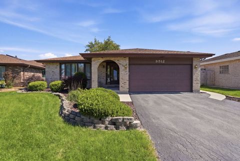 Photo of 8512 161st Place, Tinley Park, IL 60487 (MLS # 12616589)
