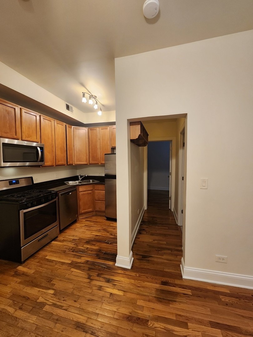 6812 N Wayne Avenue 1C