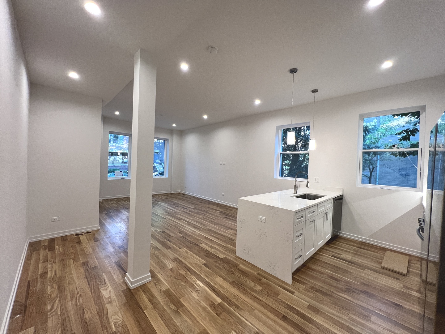 822 N Winchester Avenue 1F