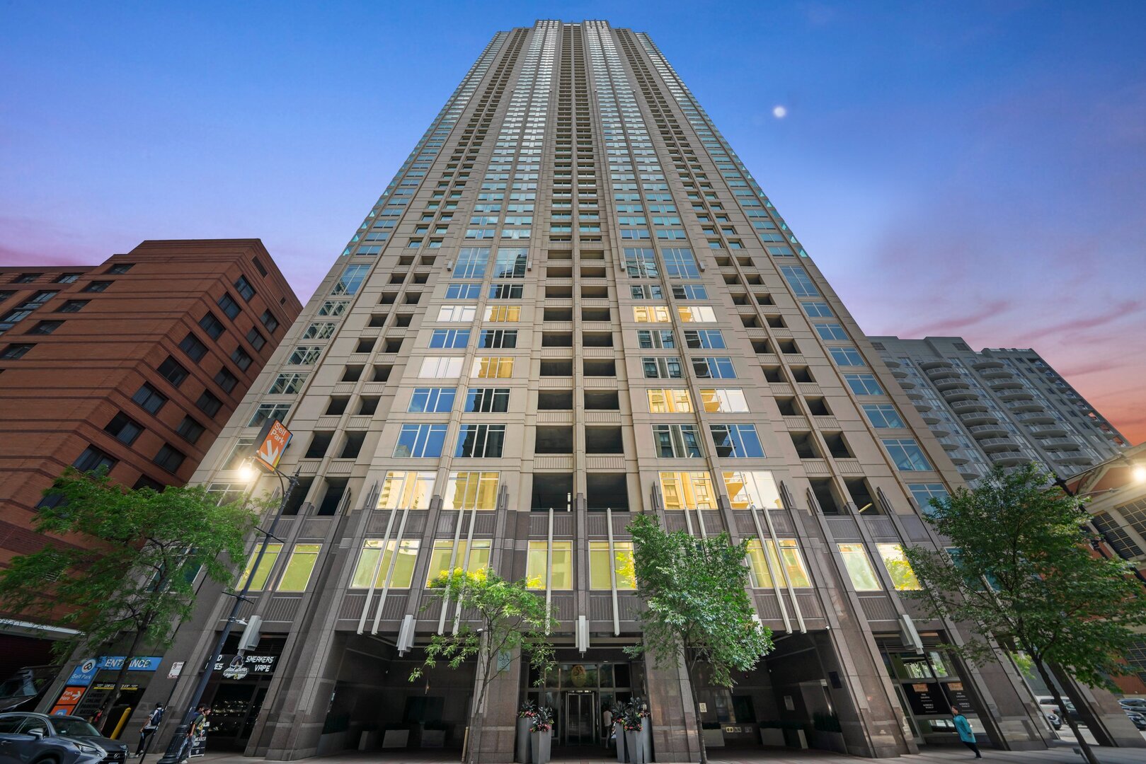33 W Ontario Street 24I