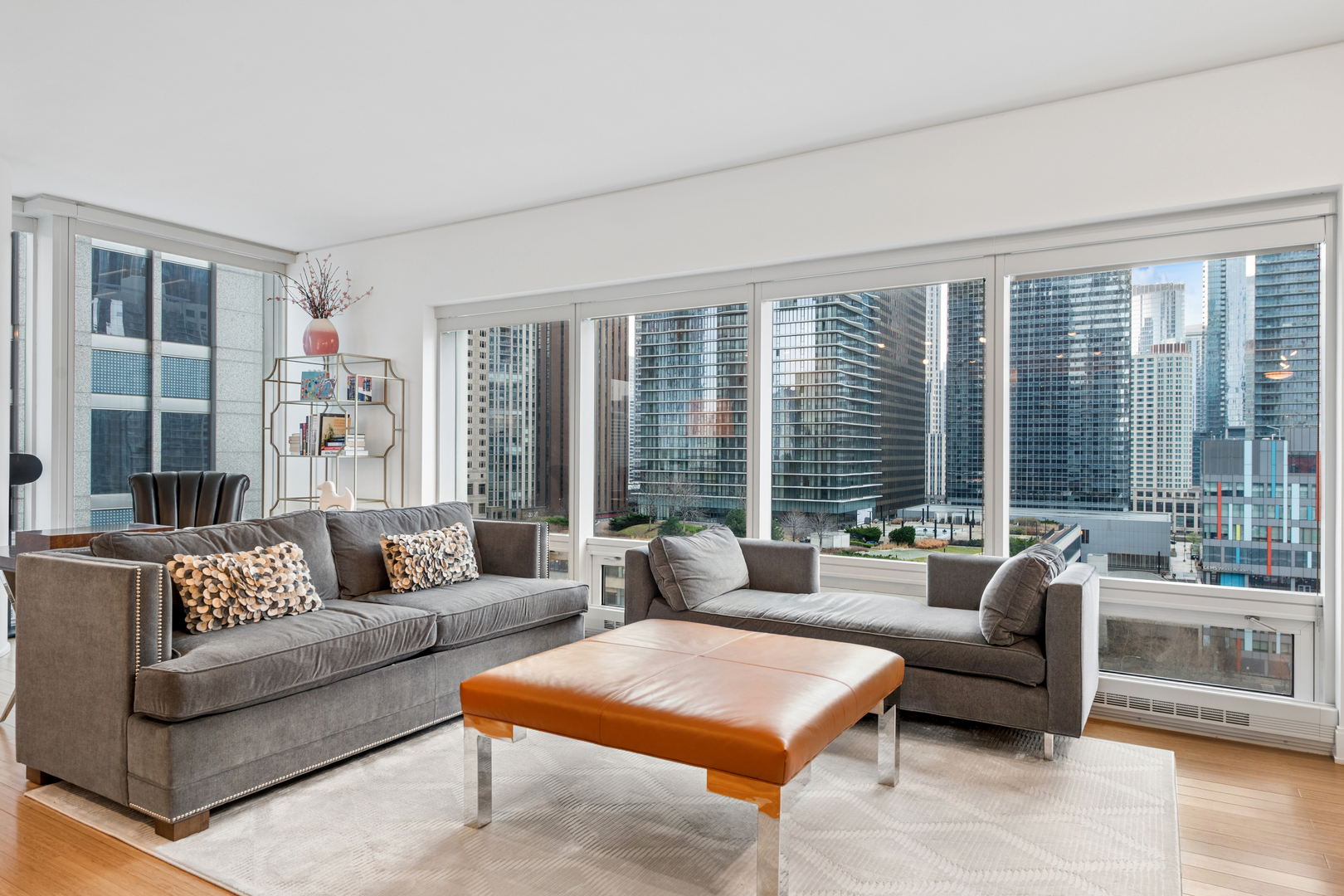 340 E Randolph Street 906