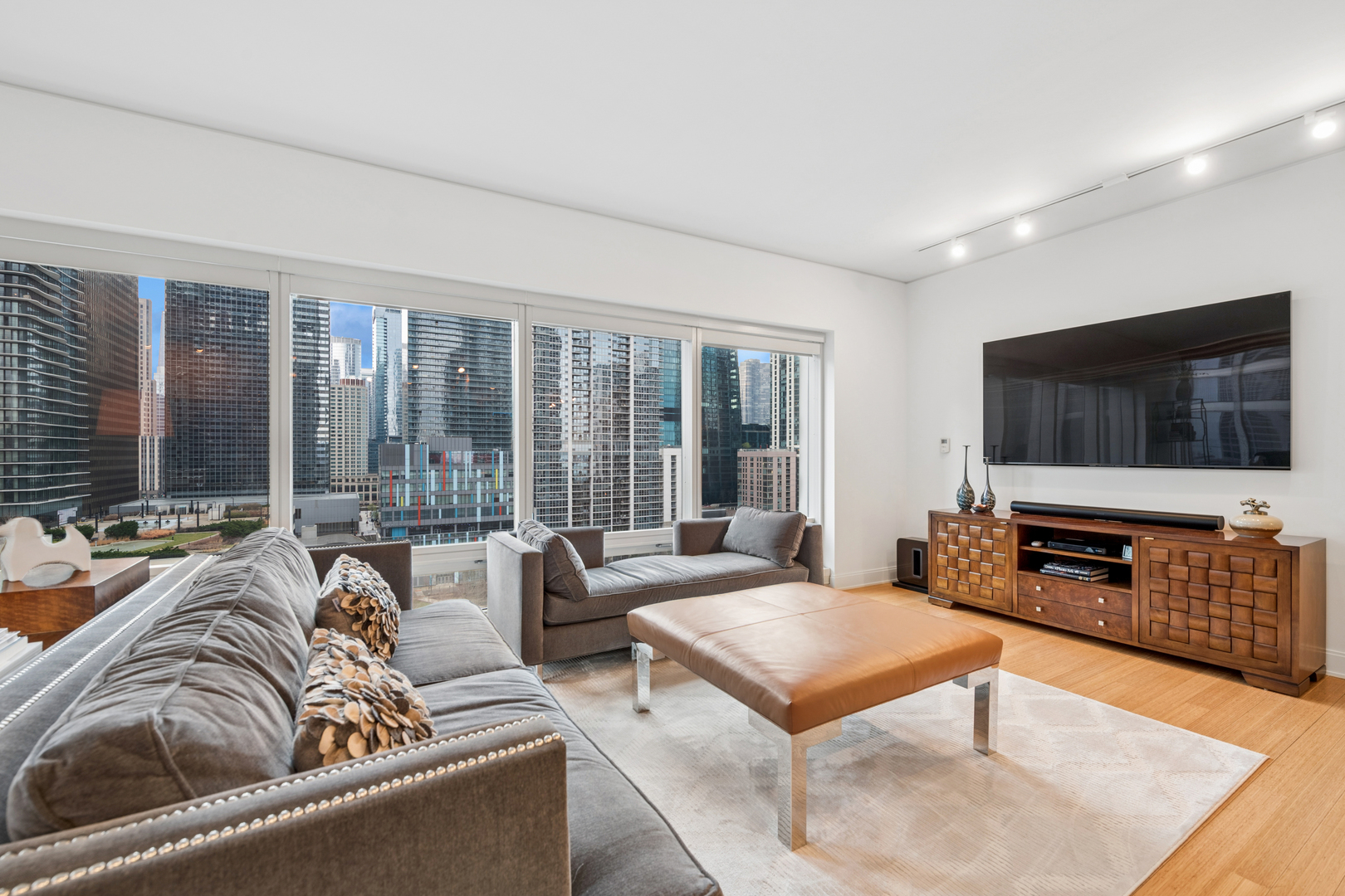 340 E Randolph Street 906