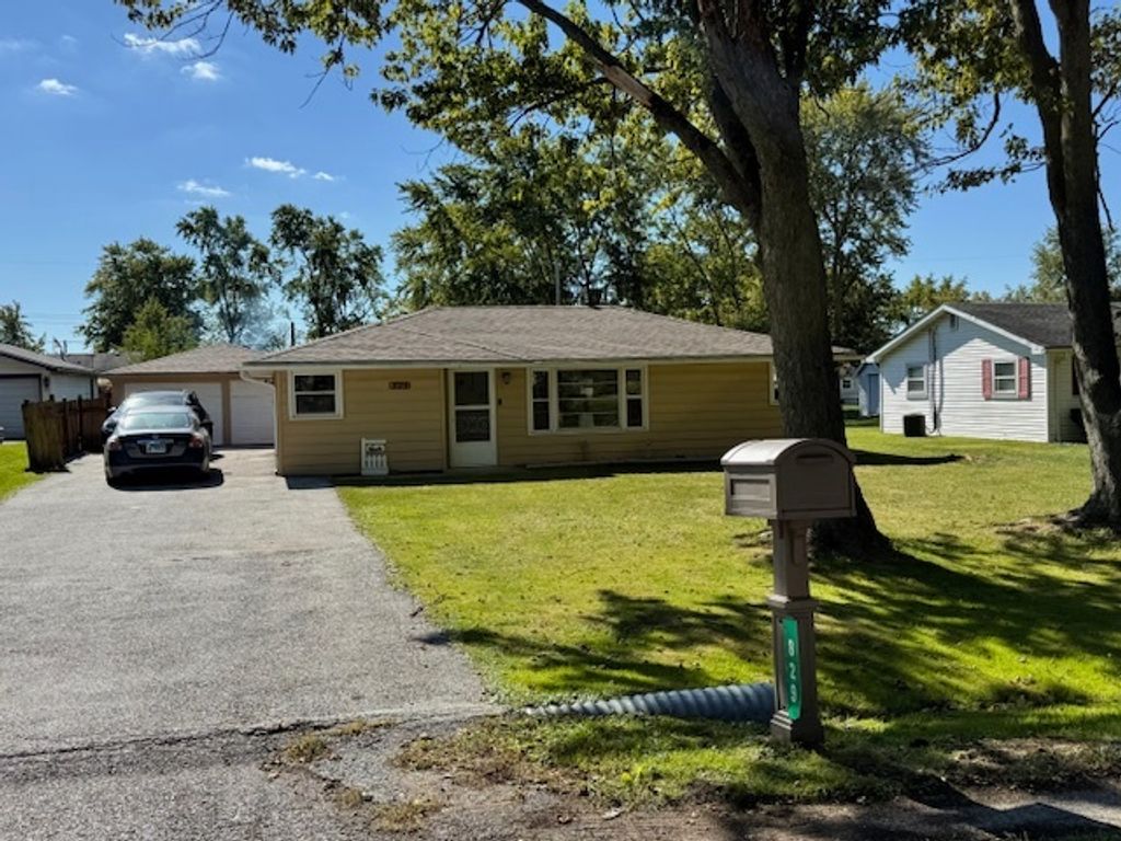 Photo for 829 W Windsor Avenue, Crete, IL 60417 (MLS # 12494946)