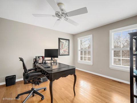 Tiny photo for 525 S Oak Avenue, Westmont, IL 60559 (MLS # 12573030)