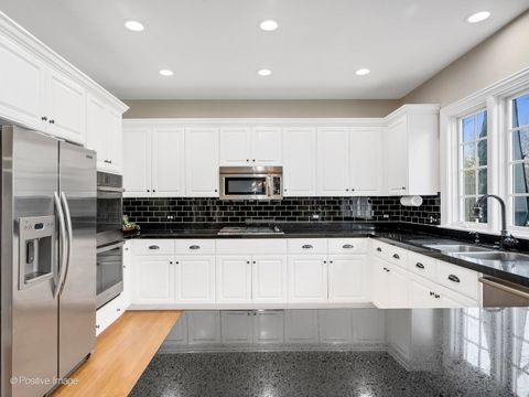 Tiny photo for 525 S Oak Avenue, Westmont, IL 60559 (MLS # 12573030)