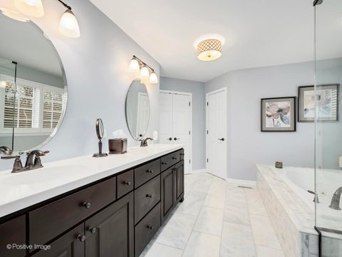 Tiny photo for 525 S Oak Avenue, Westmont, IL 60559 (MLS # 12573030)