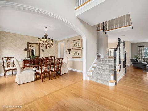 Tiny photo for 525 S Oak Avenue, Westmont, IL 60559 (MLS # 12573030)