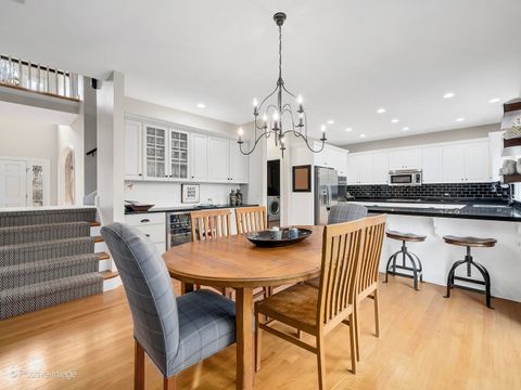 Tiny photo for 525 S Oak Avenue, Westmont, IL 60559 (MLS # 12573030)