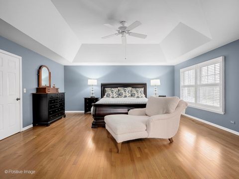 Tiny photo for 525 S Oak Avenue, Westmont, IL 60559 (MLS # 12573030)