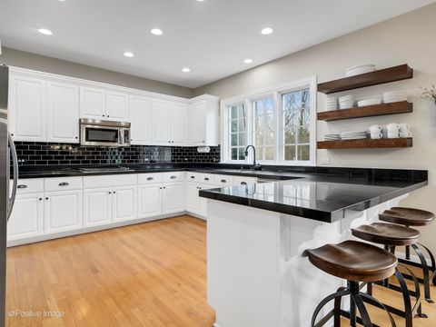 Tiny photo for 525 S Oak Avenue, Westmont, IL 60559 (MLS # 12573030)