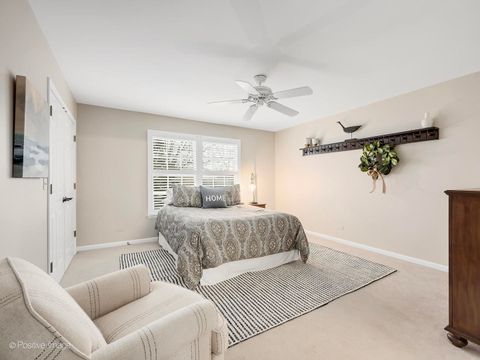 Tiny photo for 525 S Oak Avenue, Westmont, IL 60559 (MLS # 12573030)