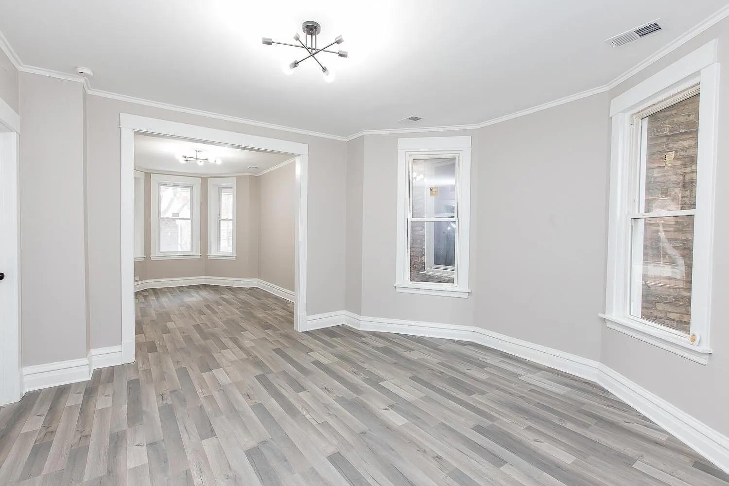 2934 N Sawyer Avenue