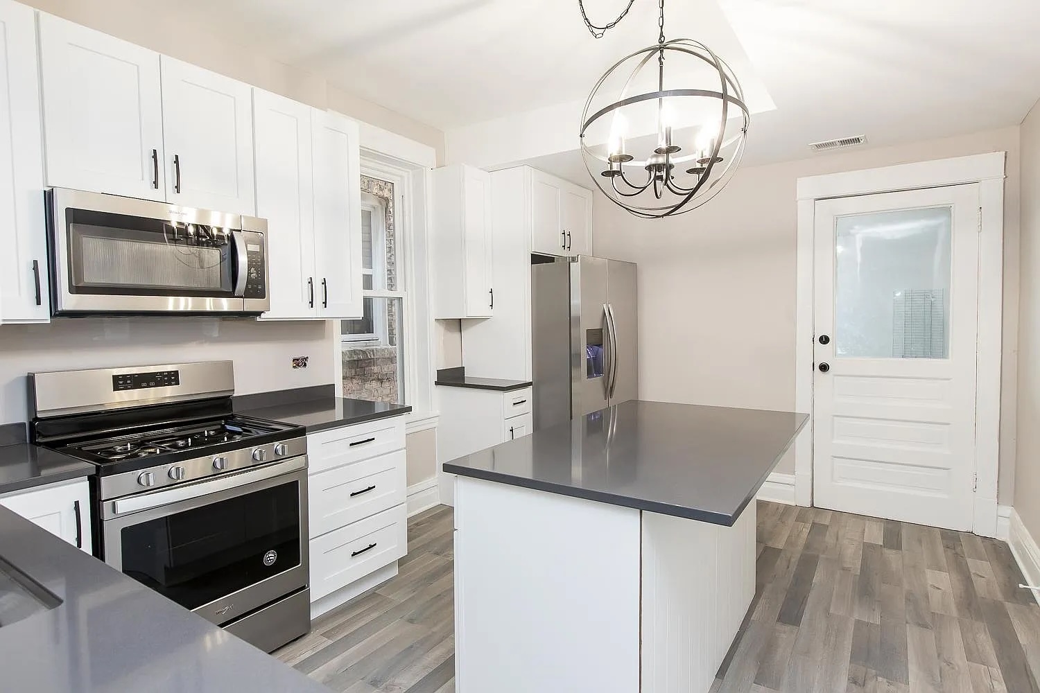 2934 N Sawyer Avenue