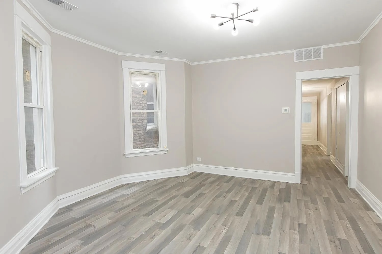 2934 N Sawyer Avenue