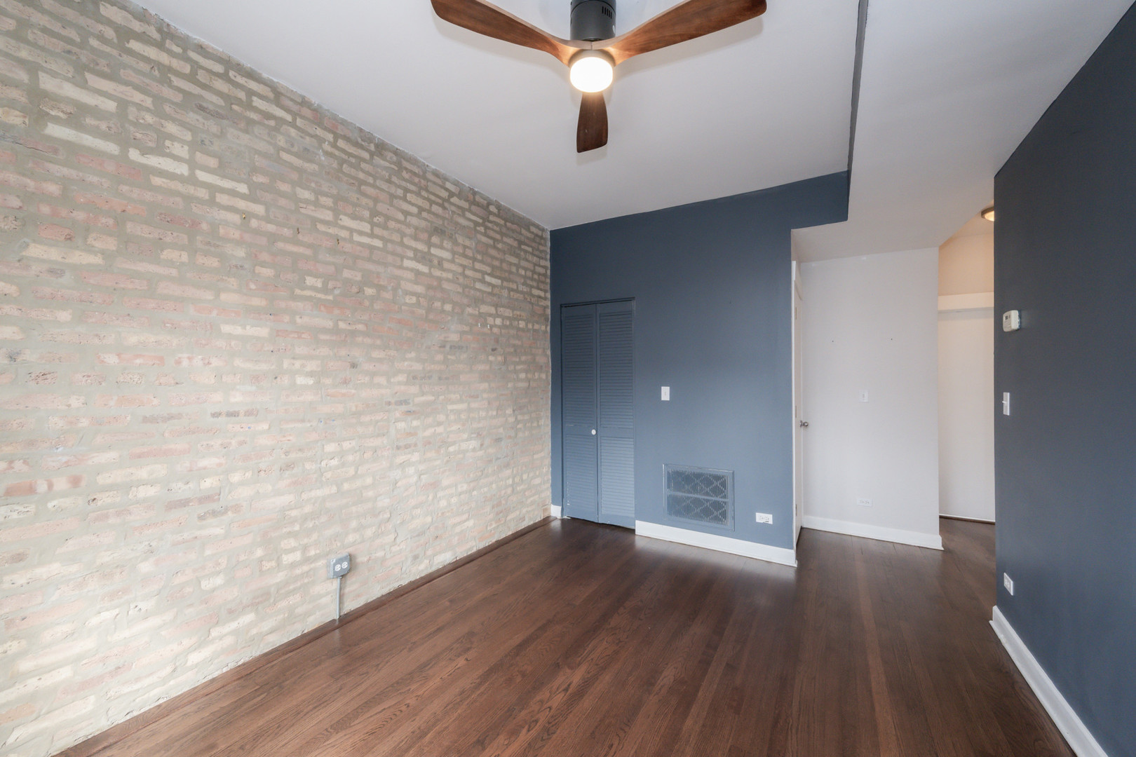 3052 W Sunnyside Avenue 3