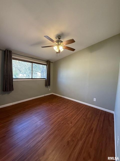 Tiny photo for 606 W KENNEDY Drive, Desoto, IL 62966 (MLS # QC4269238)