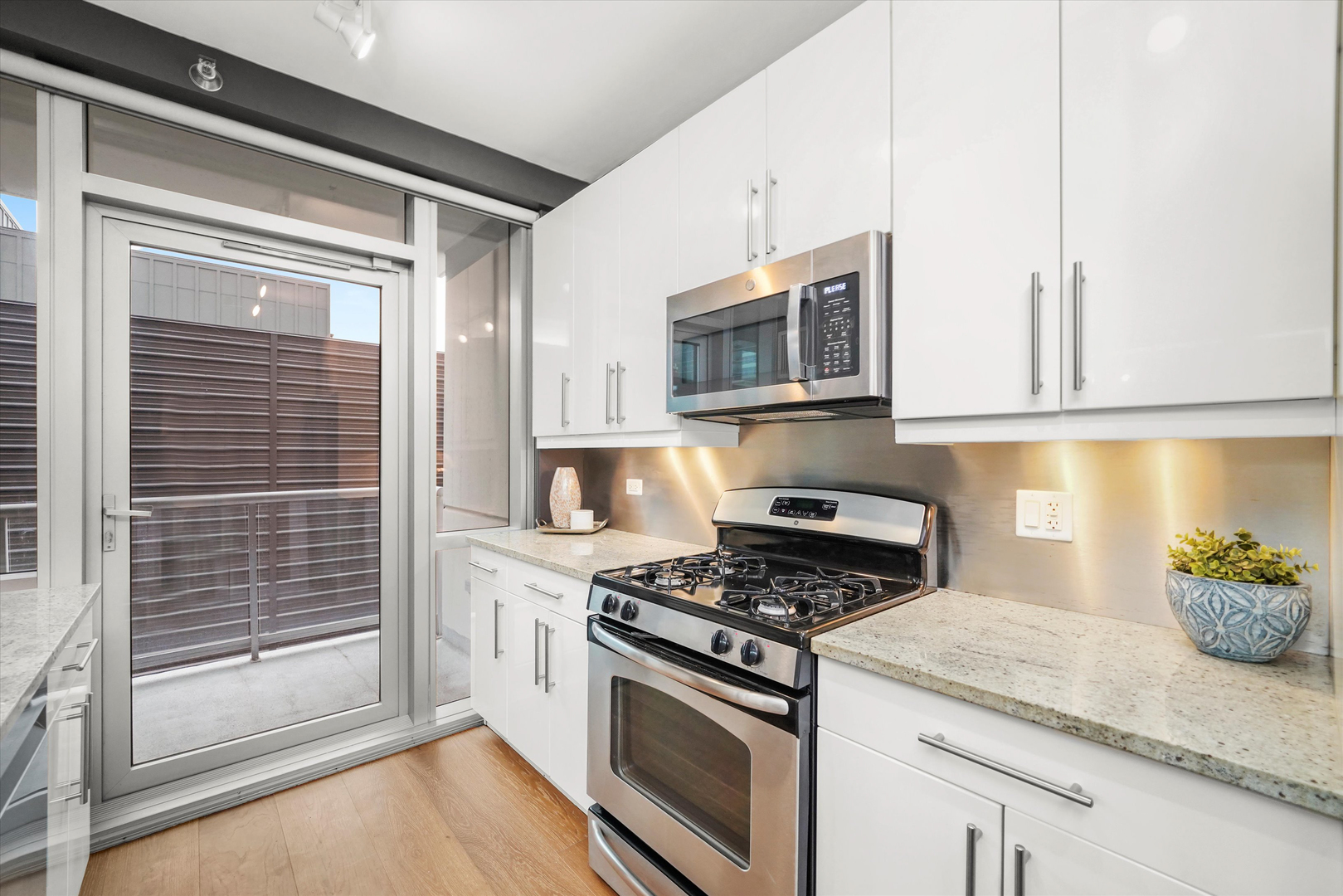 125 S Green Street 806A