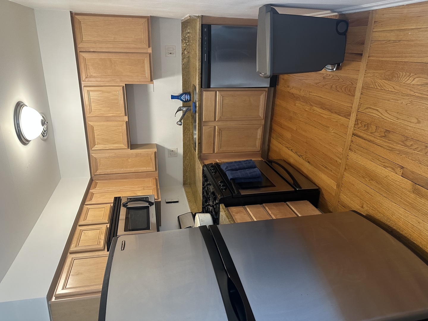 1415 W Lunt Avenue 408