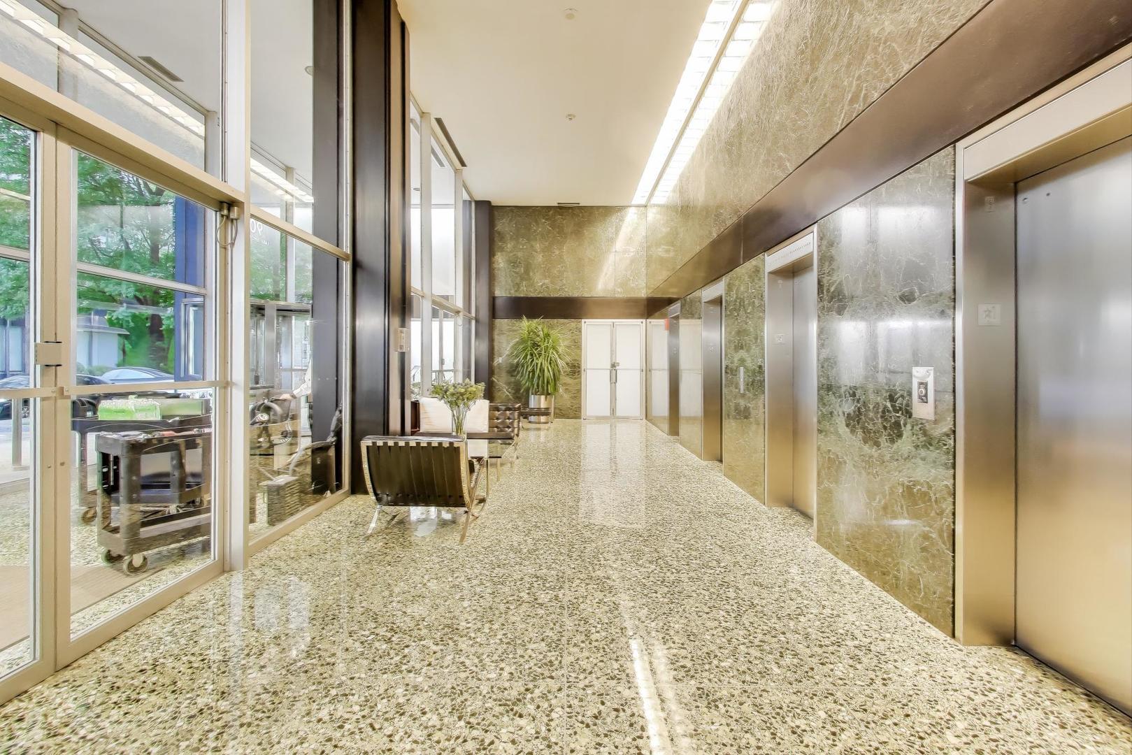 900 N LAKE SHORE Drive 802-4