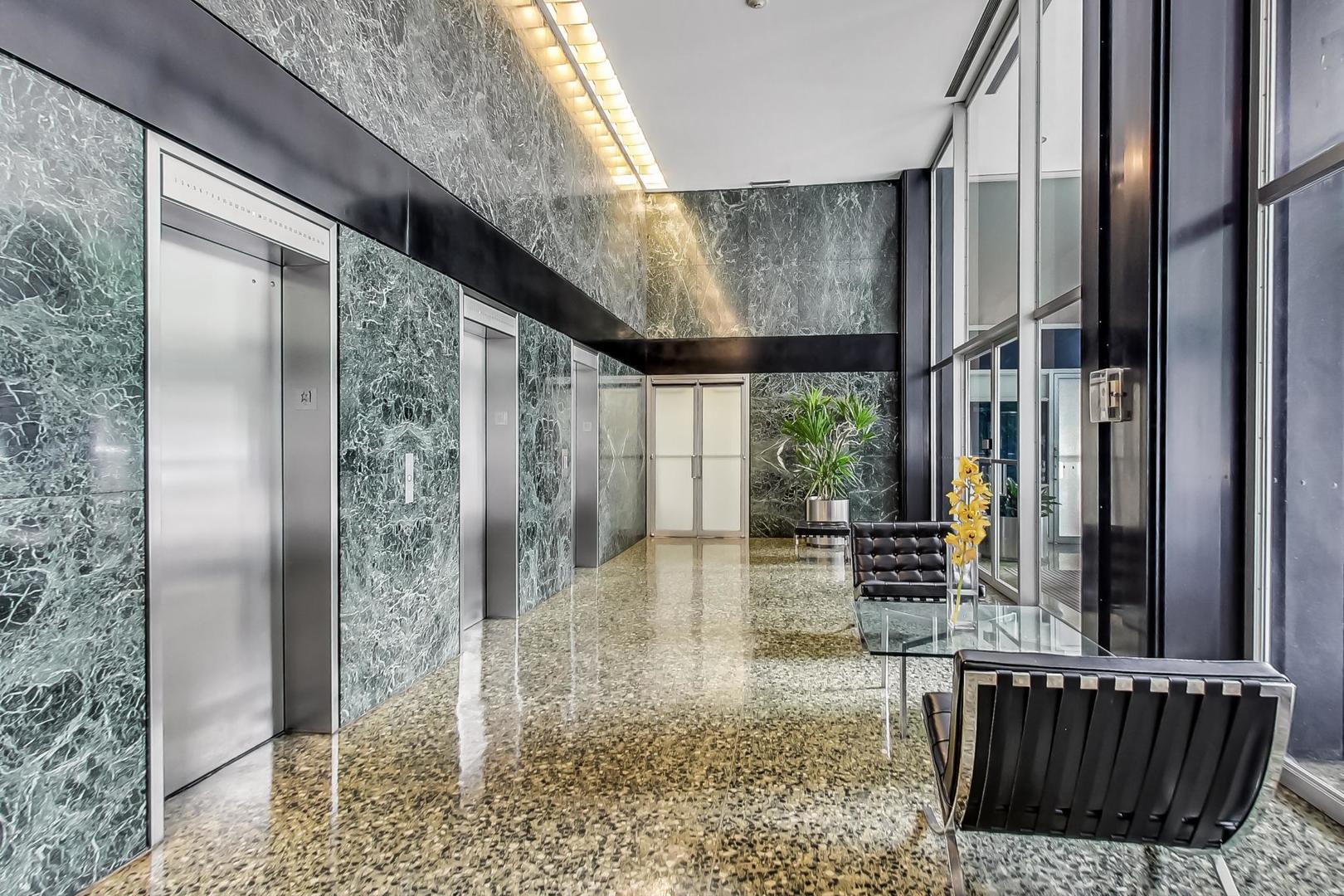 900 N LAKE SHORE Drive 802-4