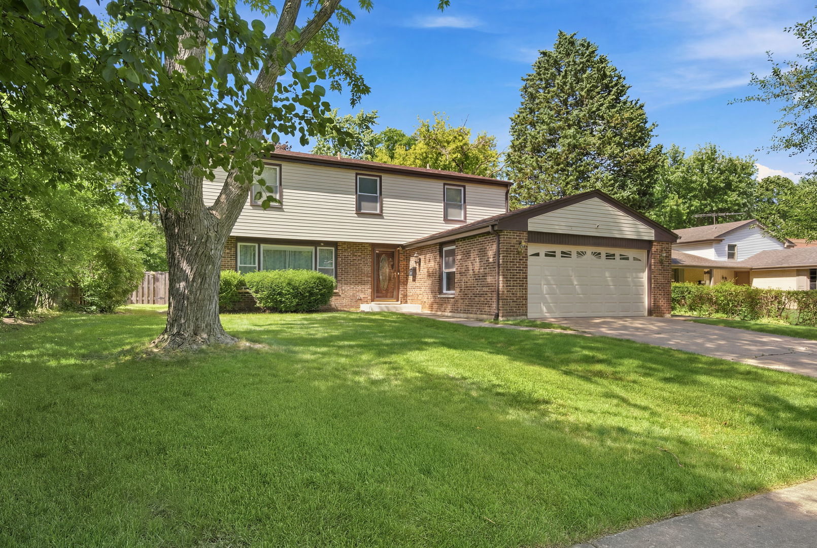 802 E HACKBERRY Drive