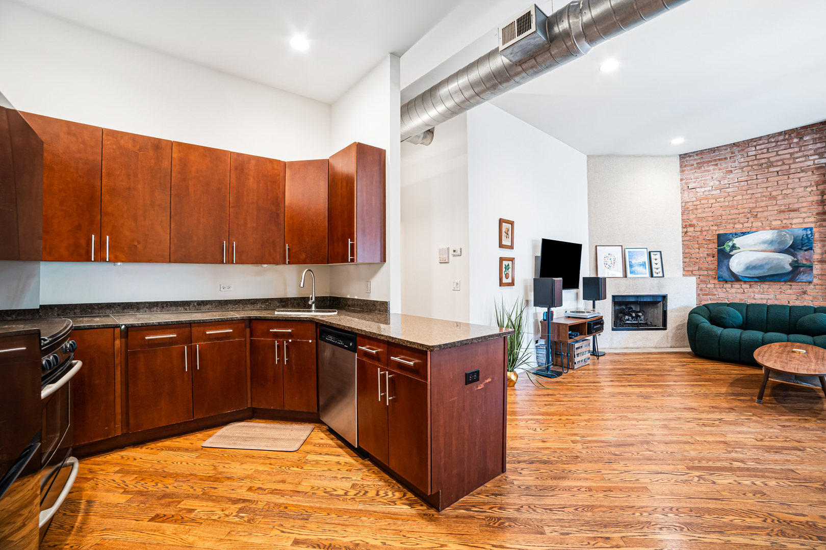 1525 N MILWAUKEE Avenue 2R