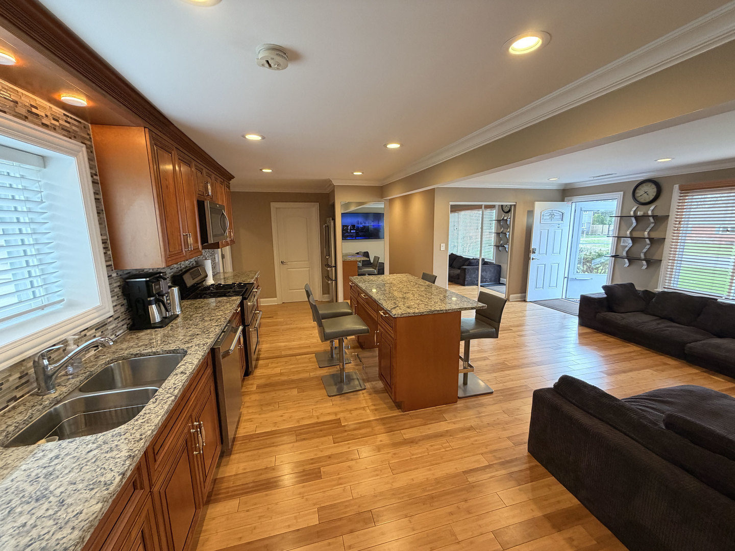 27 E 14th Place