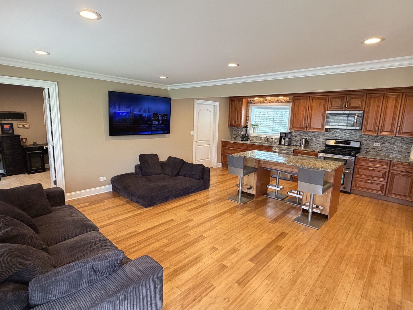 27 E 14th Place
